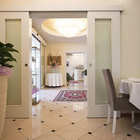 Monica Hotel Tragliata