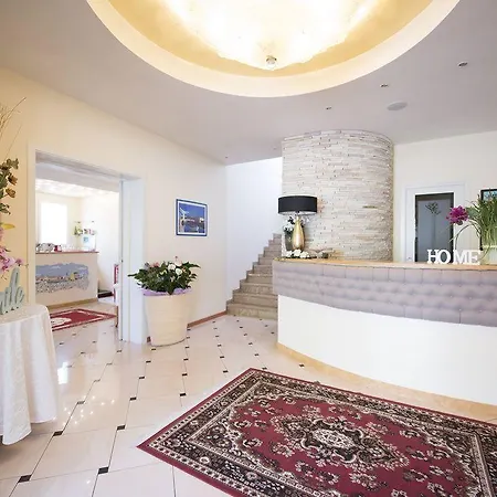 Monica 트라글리아타