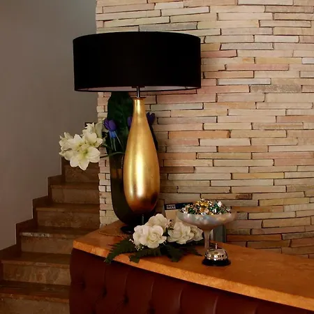 Monica 트라글리아타