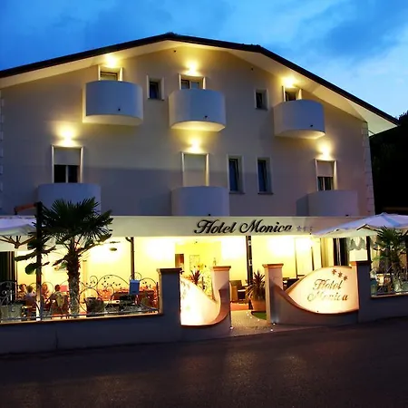 Monica 3*